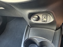 Toyota Yaris Dual VVT-i Icon - Thumb 13