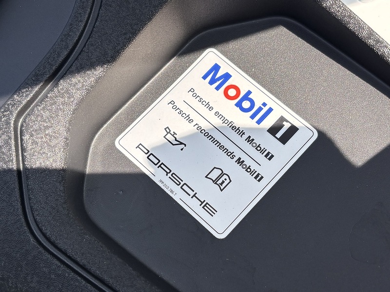 Porsche 911 T 992 Dakar - U1760