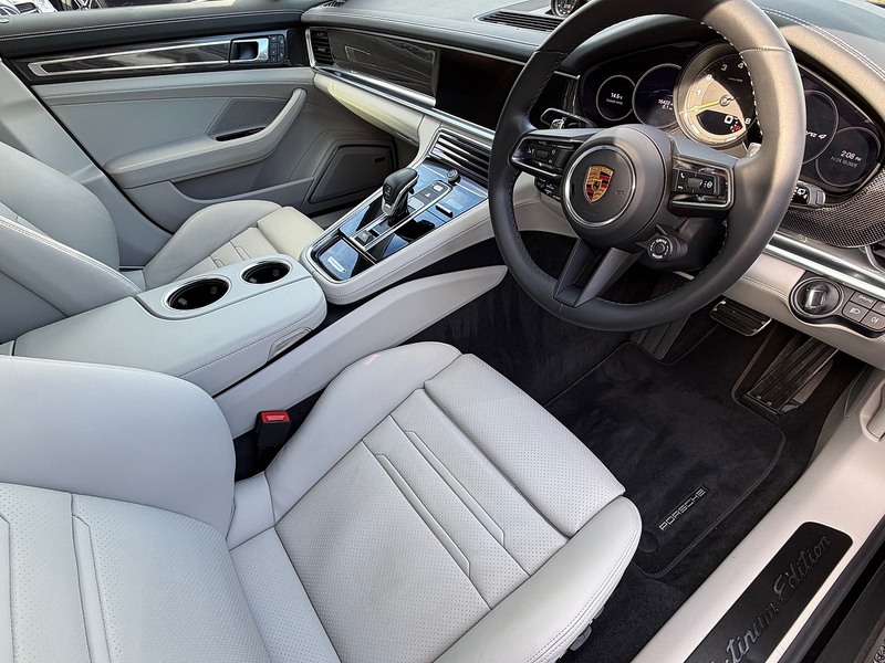 Porsche Panamera V6 E-Hybrid 4 Platinum Edition - U1787