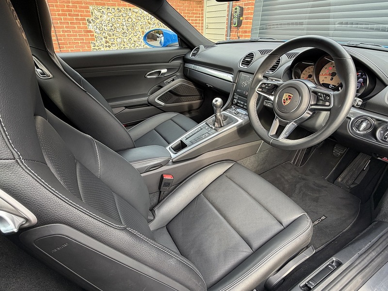 Porsche 718 Cayman T Style Edition - U1810