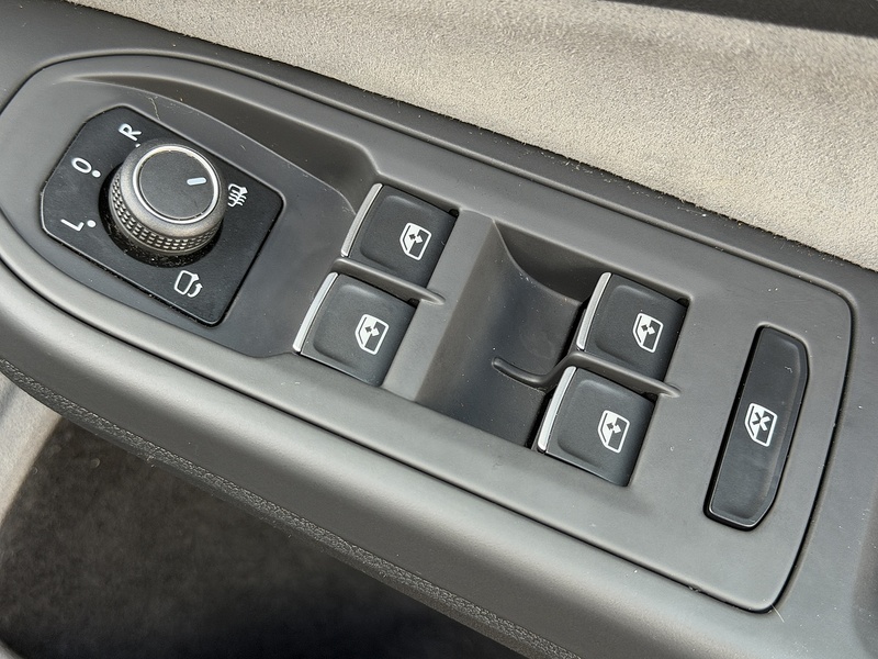 Volkswagen Golf TSI R - U1819