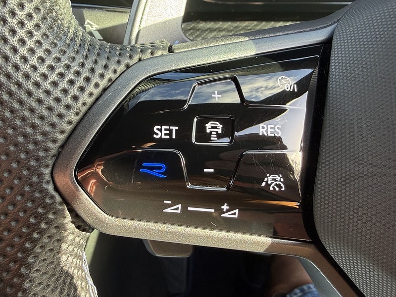 Volkswagen Golf TSI R - U1819