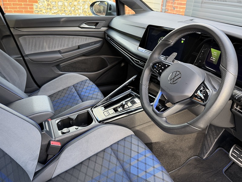 Volkswagen Golf TSI R - U1819