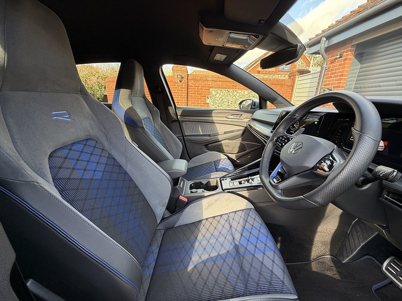 Volkswagen Golf TSI R - U1819