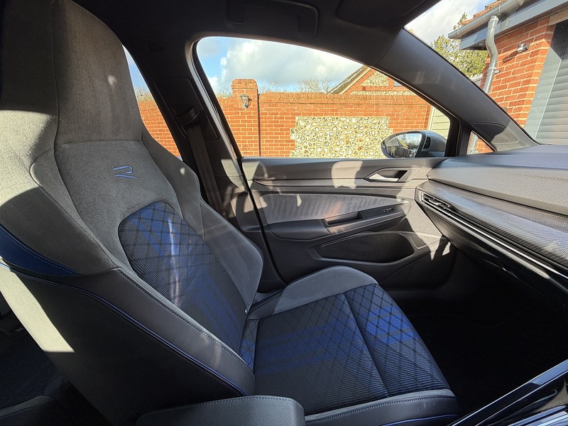 Volkswagen Golf TSI R - U1819