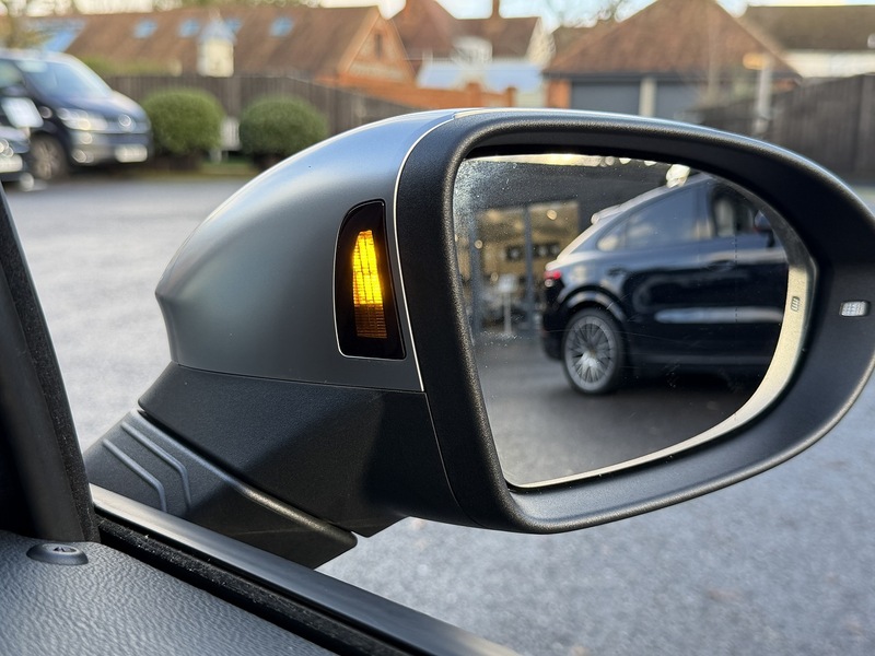 Volkswagen Golf TSI R - U1819