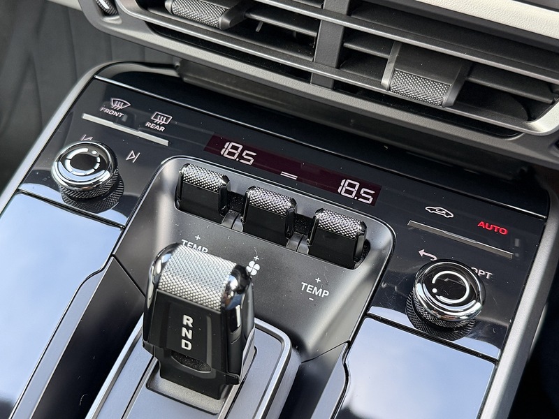 Porsche 911 992 Carrera - U1821