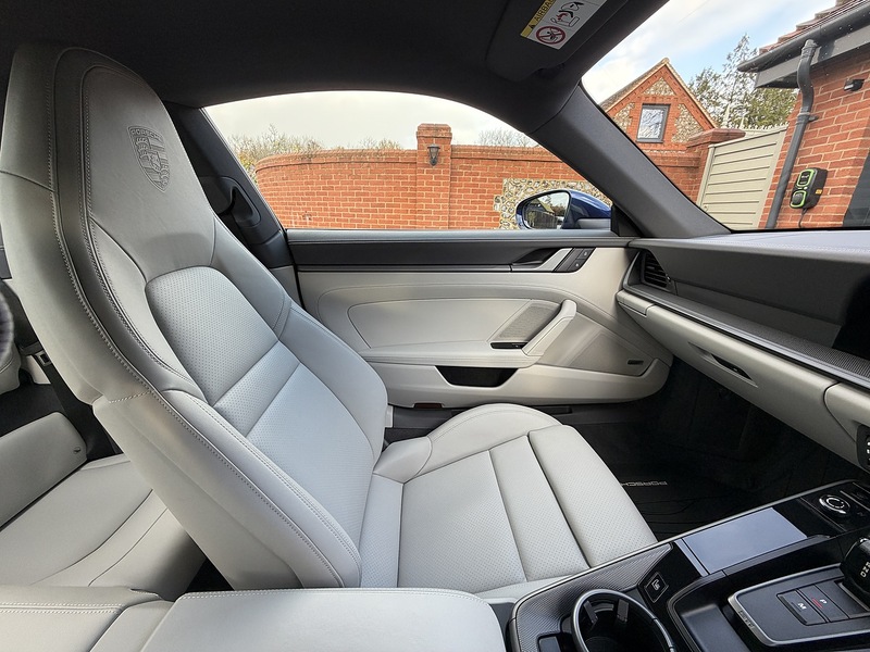 Porsche 911 992 Carrera - U1821