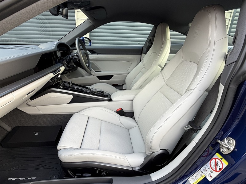 Porsche 911 992 Carrera - U1821