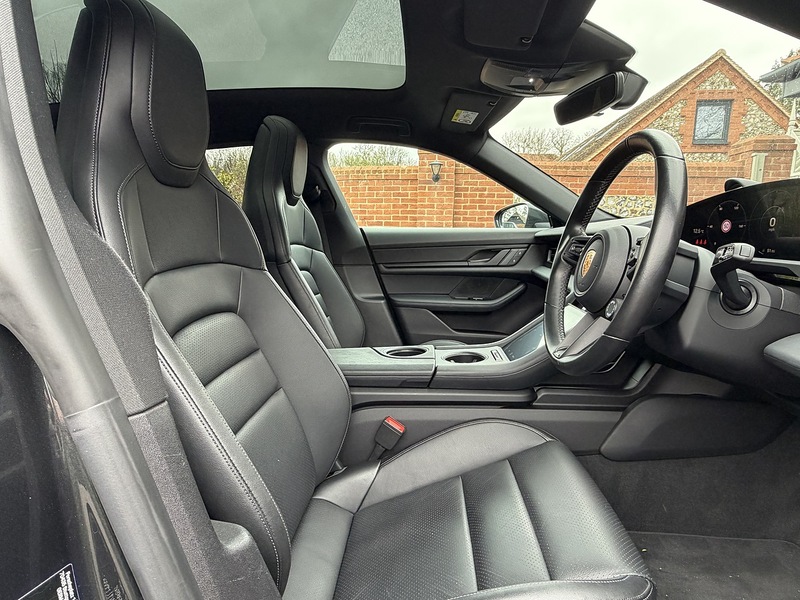 Porsche Taycan Performance Plus 4 - U1843