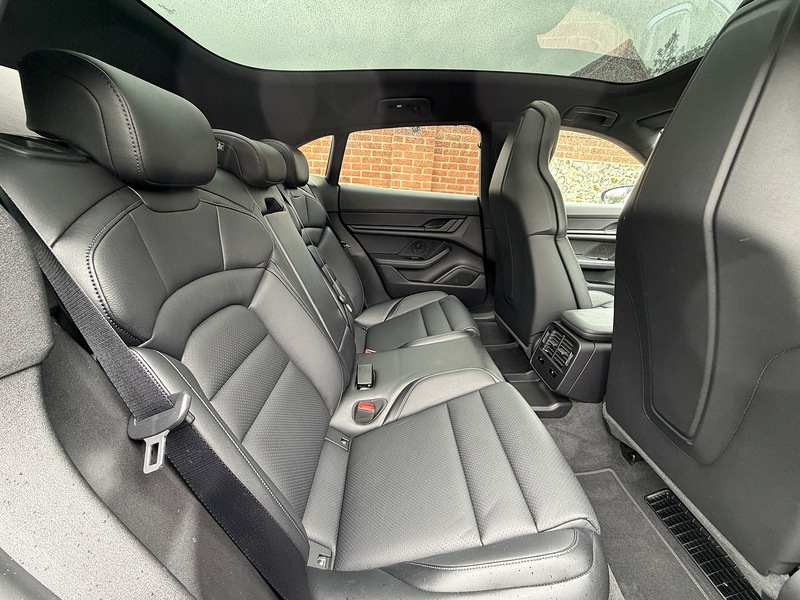 Porsche Taycan Performance Plus 4 - U1843