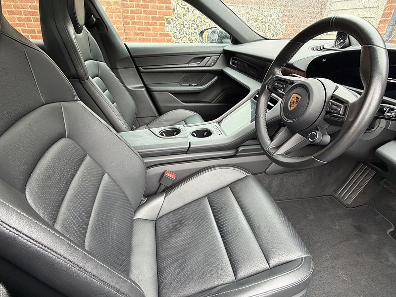 Porsche Taycan Performance Plus 4 - U1843