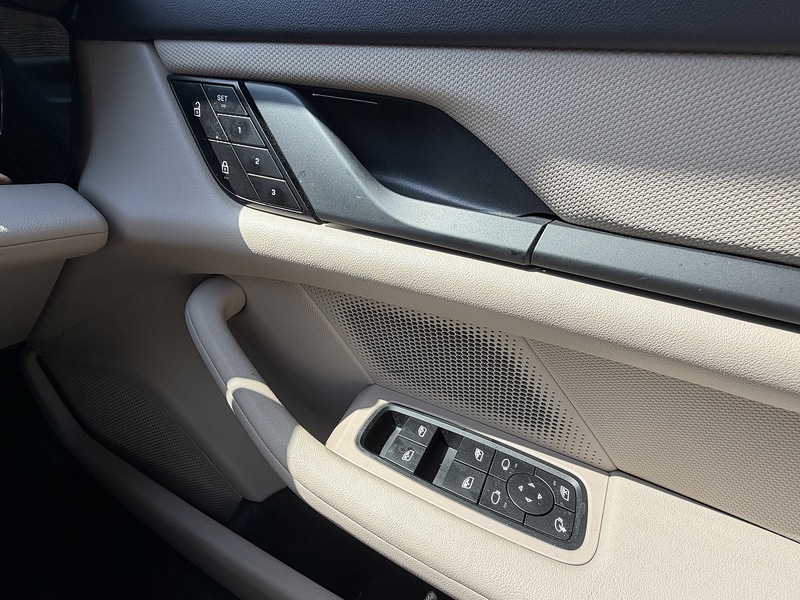 Porsche Taycan Performance - U1873
