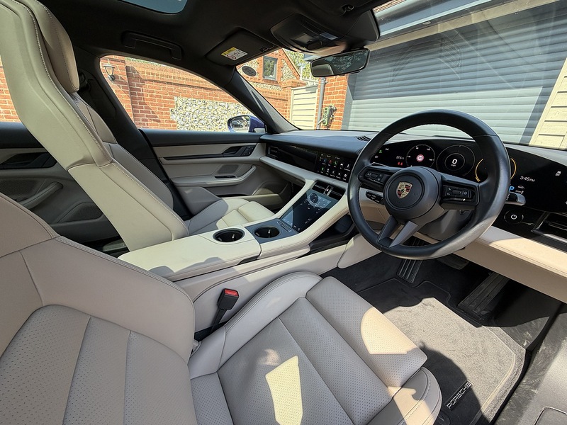 Porsche Taycan Performance - U1873
