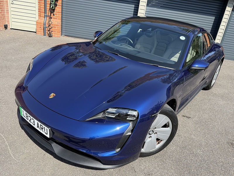 Porsche Taycan Performance - U1873