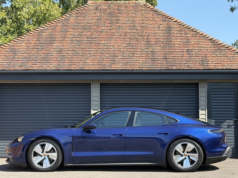 Porsche Taycan Performance - U1873
