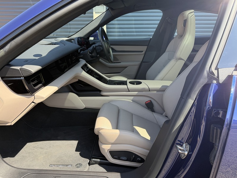 Porsche Taycan Performance - U1873