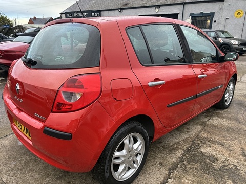 Clio Dynamique 16V Hatchback 1.4 Manual Petrol