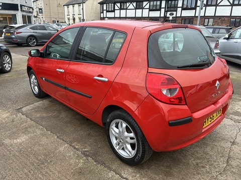 Clio Dynamique 16V Hatchback 1.4 Manual Petrol