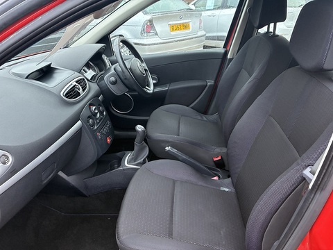 Clio Dynamique 16V Hatchback 1.4 Manual Petrol