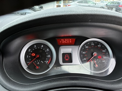 Clio Dynamique 16V Hatchback 1.4 Manual Petrol