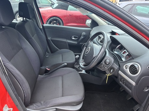 Clio Dynamique 16V Hatchback 1.4 Manual Petrol