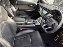 Audi Q8 TFSIe V6 Black Edition