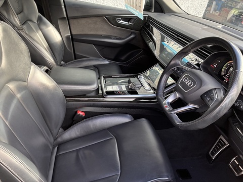 3.0 TFSIe V6 55 Black Edition SUV 5dr Petrol Plug-in Hybrid Tiptronic quattro Euro 6 (s/s) 17.9kWh (381 ps)