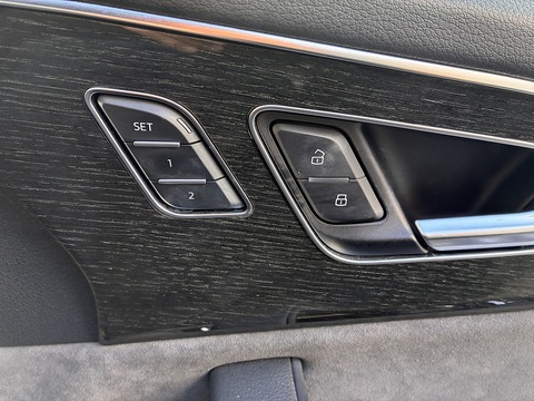 3.0 TFSIe V6 55 Black Edition SUV 5dr Petrol Plug-in Hybrid Tiptronic quattro Euro 6 (s/s) 17.9kWh (381 ps)