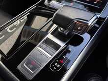 Audi Q8 TFSIe V6 Black Edition