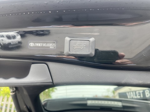 VVT-h Design SUV 2.5 Automatic Petrol Hybrid