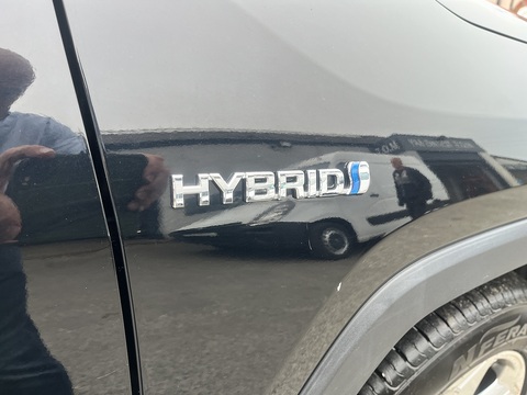 VVT-h Design SUV 2.5 Automatic Petrol Hybrid