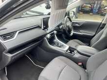 Toyota RAV4 VVT-h Design