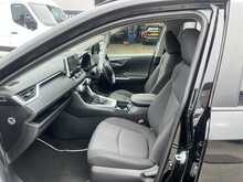 Toyota RAV4 VVT-h Design