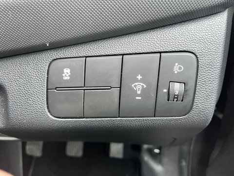 1.0 SE Hatchback 5dr Petrol Manual Euro 6 (67 ps)