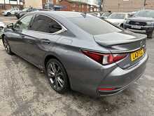 Lexus ES 300h F Sport