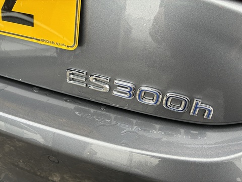 2.5 300h F Sport Saloon 4dr Petrol Hybrid E-CVT Euro 6 (s/s) (218 ps)