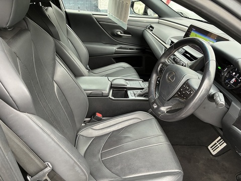 2.5 300h F Sport Saloon 4dr Petrol Hybrid E-CVT Euro 6 (s/s) (218 ps)