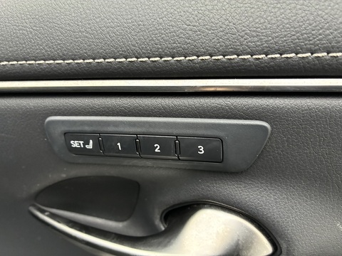 2.5 300h F Sport Saloon 4dr Petrol Hybrid E-CVT Euro 6 (s/s) (218 ps)