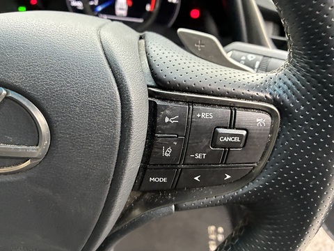 2.5 300h F Sport Saloon 4dr Petrol Hybrid E-CVT Euro 6 (s/s) (218 ps)