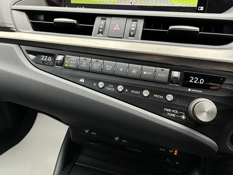 2.5 300h F Sport Saloon 4dr Petrol Hybrid E-CVT Euro 6 (s/s) (218 ps)