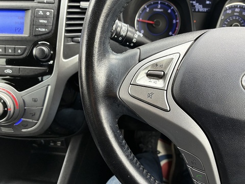 1.6 CRDi Blue Drive Premium Hatchback 5dr Diesel Manual Euro 6 (s/s) (115 ps)