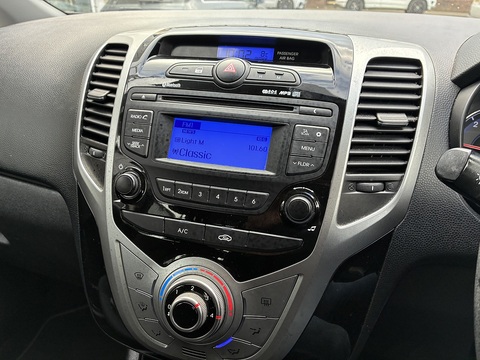 1.6 CRDi Blue Drive Premium Hatchback 5dr Diesel Manual Euro 6 (s/s) (115 ps)