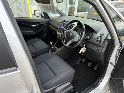 1.6 CRDi Blue Drive Premium Hatchback 5dr Diesel Manual Euro 6 (s/s) (115 ps)