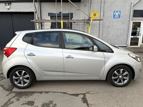 1.6 CRDi Blue Drive Premium Hatchback 5dr Diesel Manual Euro 6 (s/s) (115 ps)