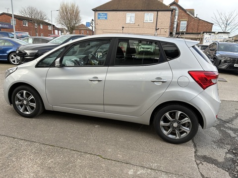 1.6 CRDi Blue Drive Premium Hatchback 5dr Diesel Manual Euro 6 (s/s) (115 ps)