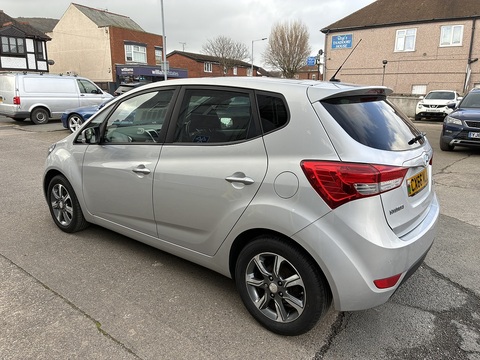 1.6 CRDi Blue Drive Premium Hatchback 5dr Diesel Manual Euro 6 (s/s) (115 ps)