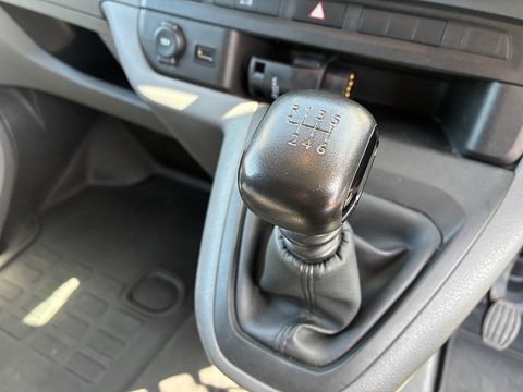 2.0 BlueHDi 1400 Professional Standard Panel Van 6dr Diesel Manual MWB Euro 6 (s/s) (120 ps)