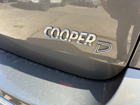 2.0 Cooper D SUV 5dr Diesel Auto Euro 5 (112 ps)