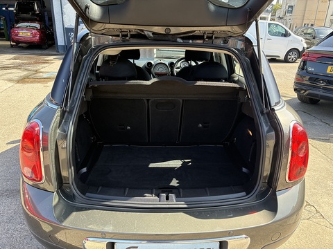 2.0 Cooper D SUV 5dr Diesel Auto Euro 5 (112 ps)